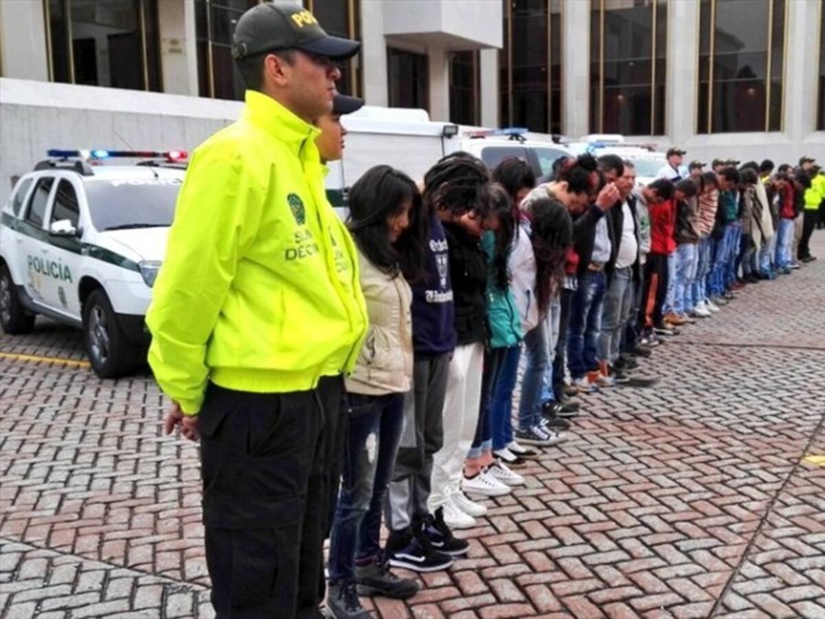 Profesora de colegio, entre capturados en redada contra el microtráfico