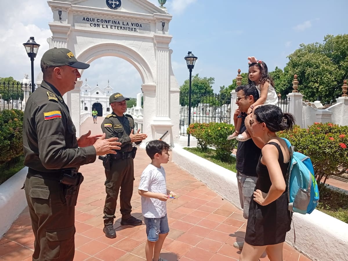 Policía de Bolívar despliega dispositivo en cementerios para evitar profanación de tumbas