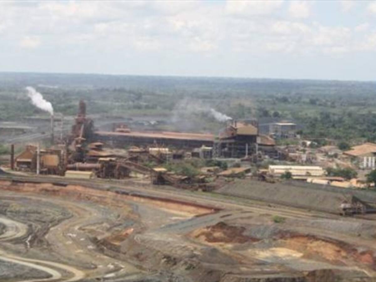 Con diálogo intentan evitar huelga en Cerro Matoso