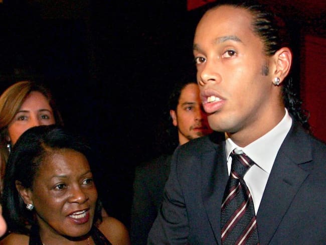 Falleció la madre de Ronaldinho tras contagiarse de COVID-19.