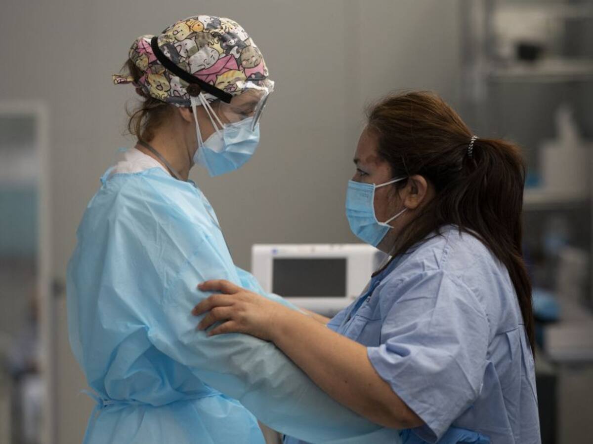 España analiza retrasar segundas dosis de vacunas Pfizer y Moderna