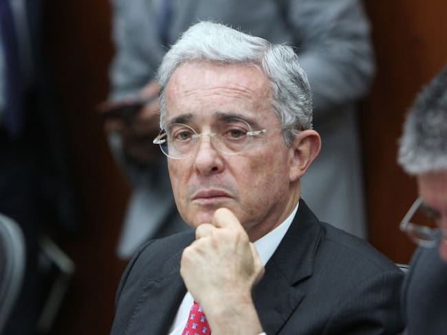 Corte ordenó caución de casi 90 millones contra Uribe