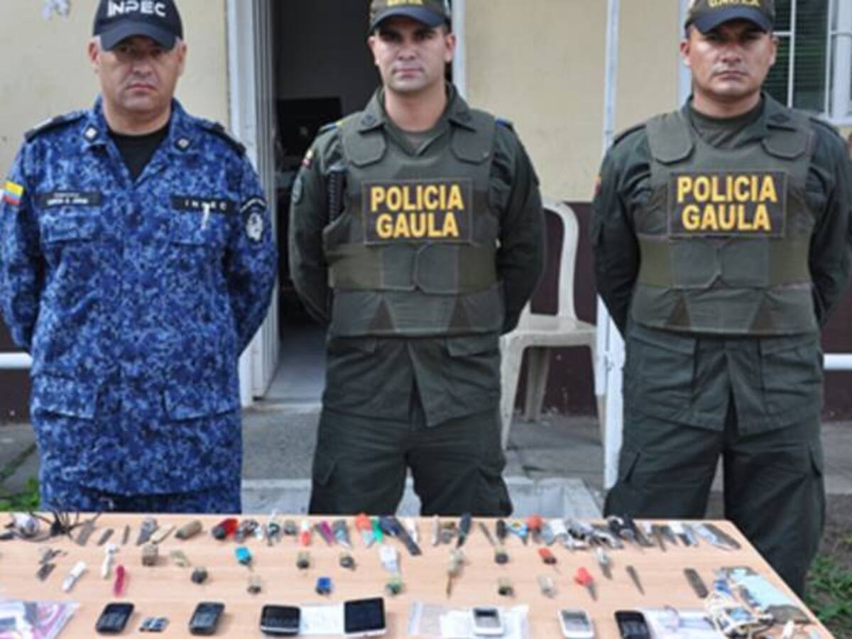 80 Armas blancas y siete celulares decomisan en cárcel de Calarcá, Quindío