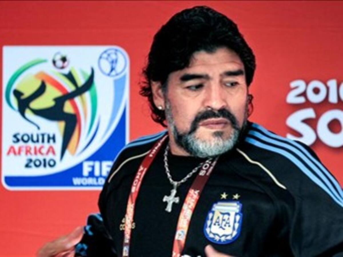 Nigeria primer examen este sábado para Diego Maradona