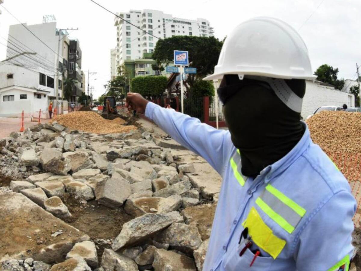 Cerrada Cuarta Avenida del barrio Manga por trabajos de pavimentación