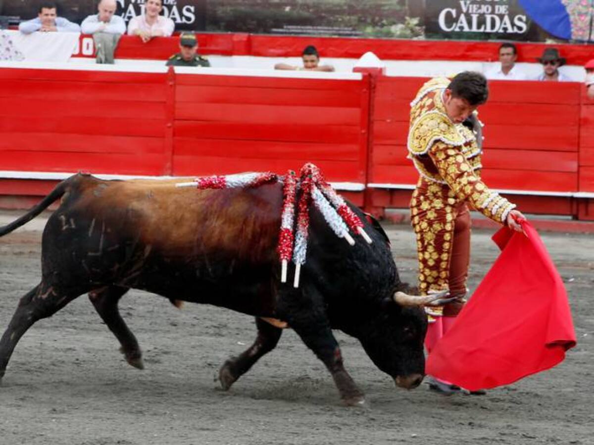 Roca Rey tejió una faena para hacer historia en Manizales