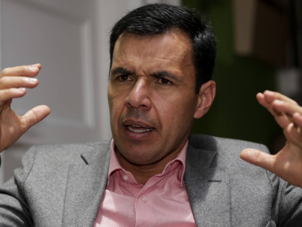 Gobernación de Cundinamarca pide refuerzos aéreos para combatir incendios