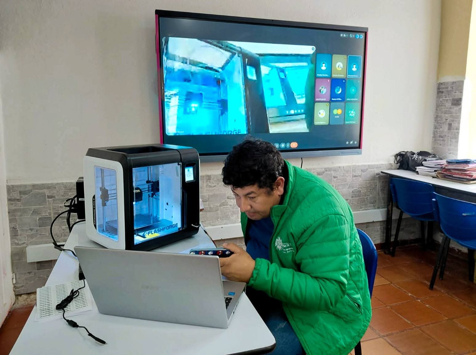 Veintitrés docentes de Boyacá fueron capacitados en metodología STEM y manejo de impresoras 3D como parte de la estrategia “Conectados en Grande”. Actualmente funcionan 30 equipos en instituciones educativas del departamento.
