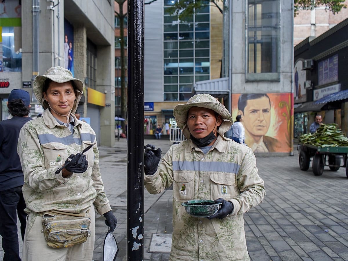 Con limpieza y sensibilización renuevan tradicional punto de encuentro en el centro de Medellín