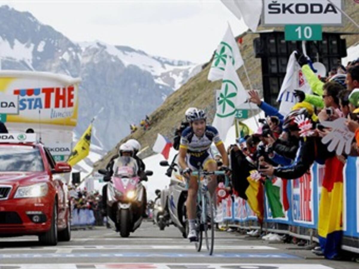 Colombianos pierden puestos en la general del Giro de Italia