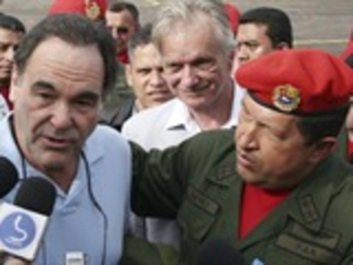Oliver Stone quiere hacer un documental sobre Hugo Chávez