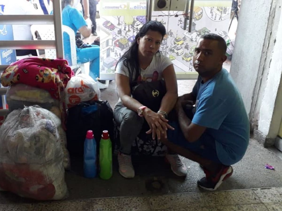 Con maletas llenas solo de comida regresan venezolanos a su país