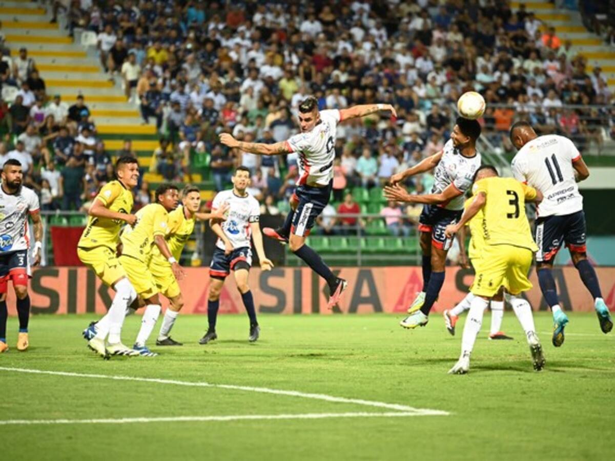 Con dos jugadores expulsados, Independiente Santa Fe le ganó a Alianza en Valledupar