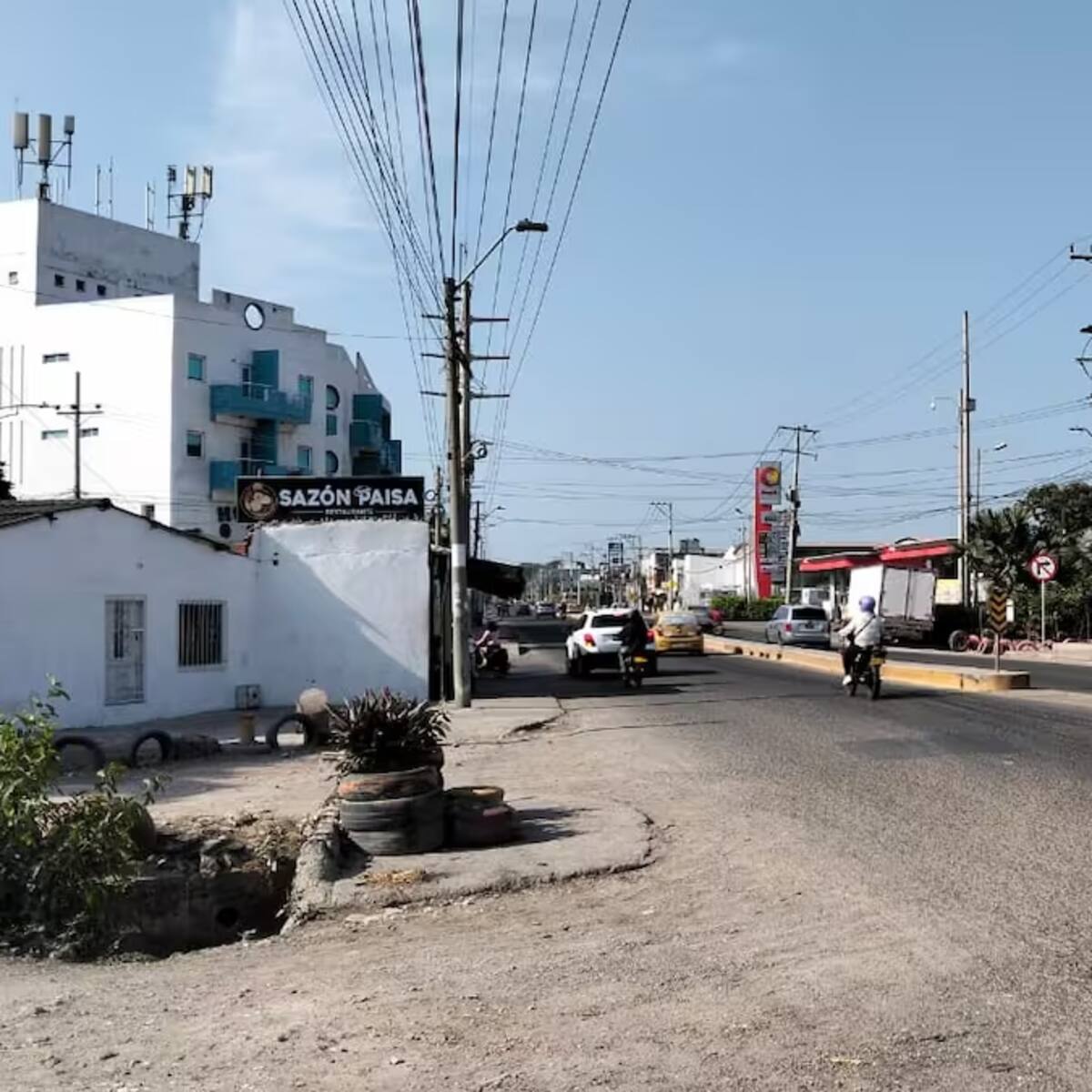 Mujer policía abatió a presunto atracador tras ingresar a restaurante en El Bosque