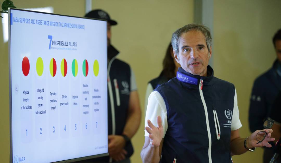 Rafael Grossi, director de la Organización Internacional de Energía Atómica, presentando su informe sobre la central nuclear de Zaporiyia (Ucrania).           Foto: Getty 
