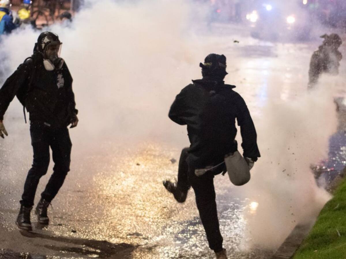 Cuatro heridos y un CAI vandalizado dejan protestas en Bogotá