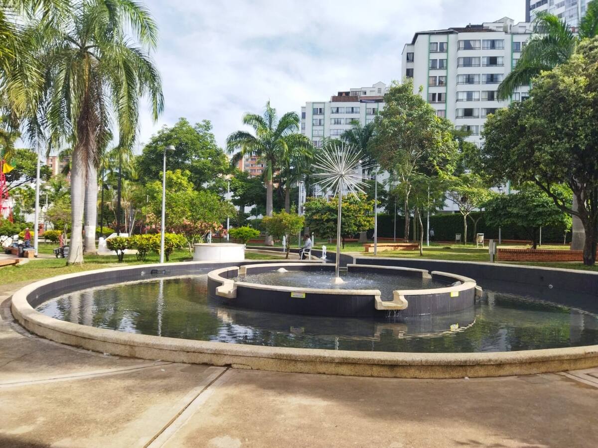 El deterioro de la fuente del parque Las Cigarras