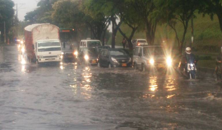 Las inundaciones en Pereira también son in riesgo por el que se están haciendo limpiezas de alcantarillados.