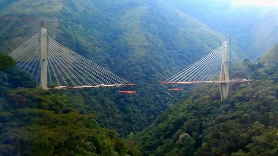 Lo que queda pie de puente Chirajara sí tendría que ser demolido. Foto: Colprensa