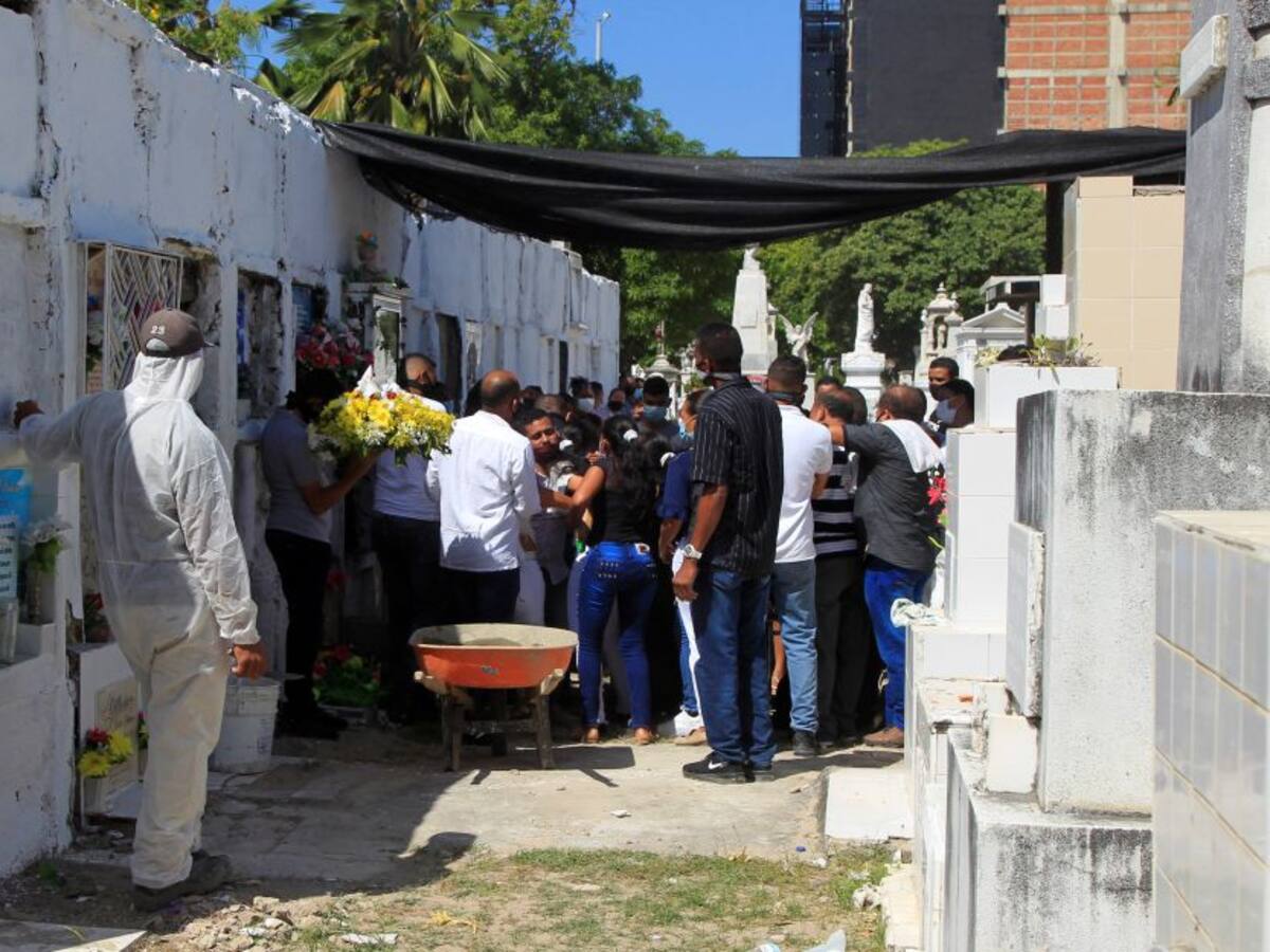 La muerte se mete en la vida cotidiana de los colombianos por la pandemia