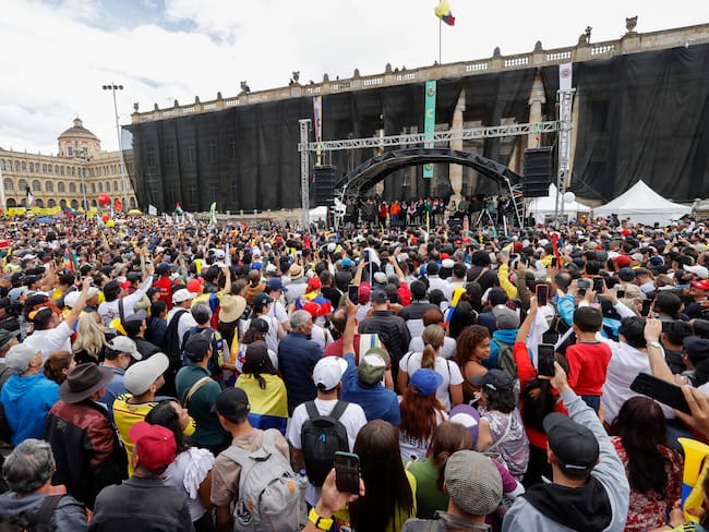 Plaza de Bolívar al final de la marcha con motivo Día Internacional de los Trabajadores en Bogotá. EFE/ Mauricio Dueñas Castañeda