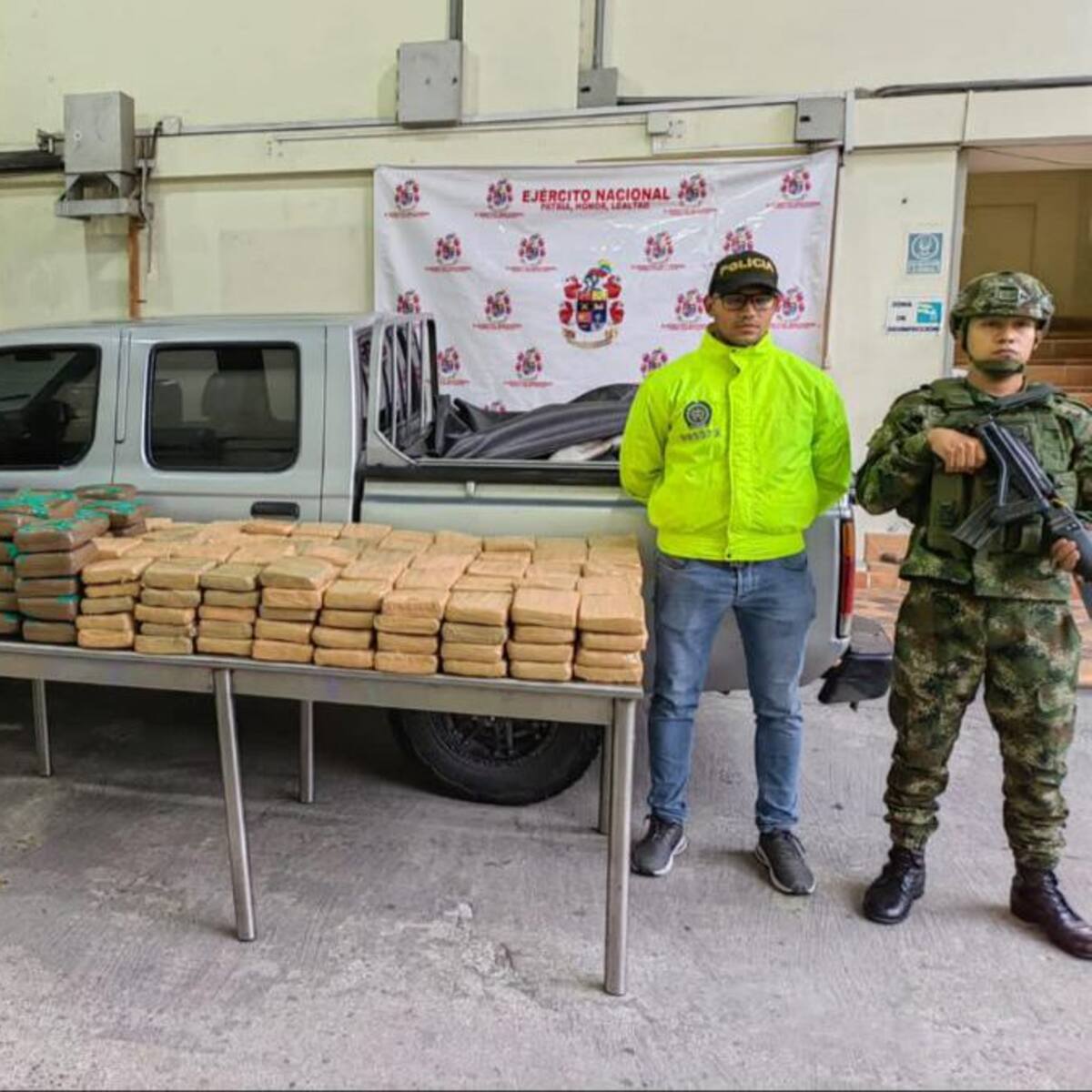 En una camioneta incautaron 150 kg de marihuana en Sabaneta