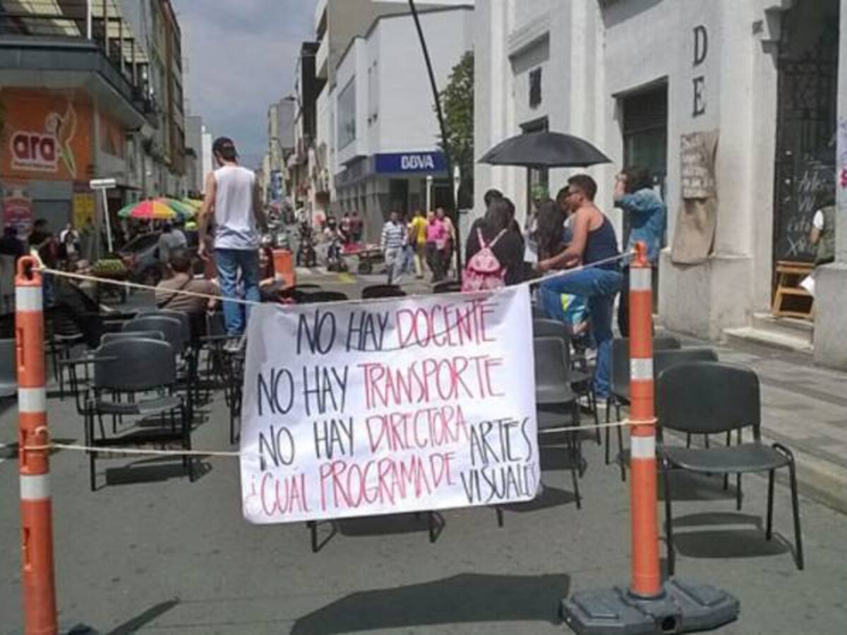 Los estudiantes del programa de Artes visuales de la universidad del Quindío, exigen el cambio de dirección