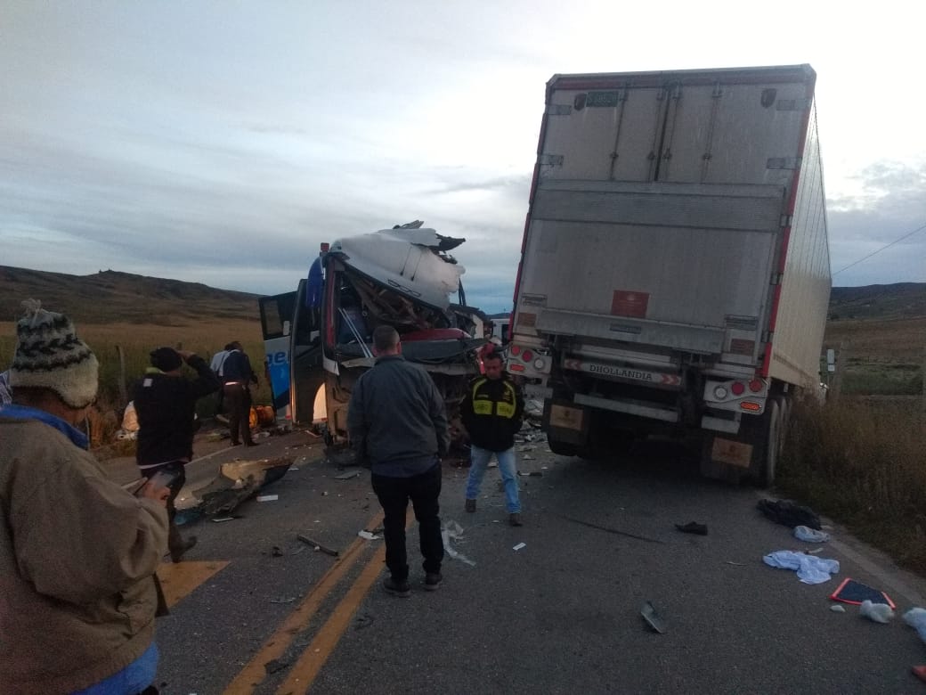 Cinco personas fallecieron y 21 resultaron heridas en accidente de tránsito