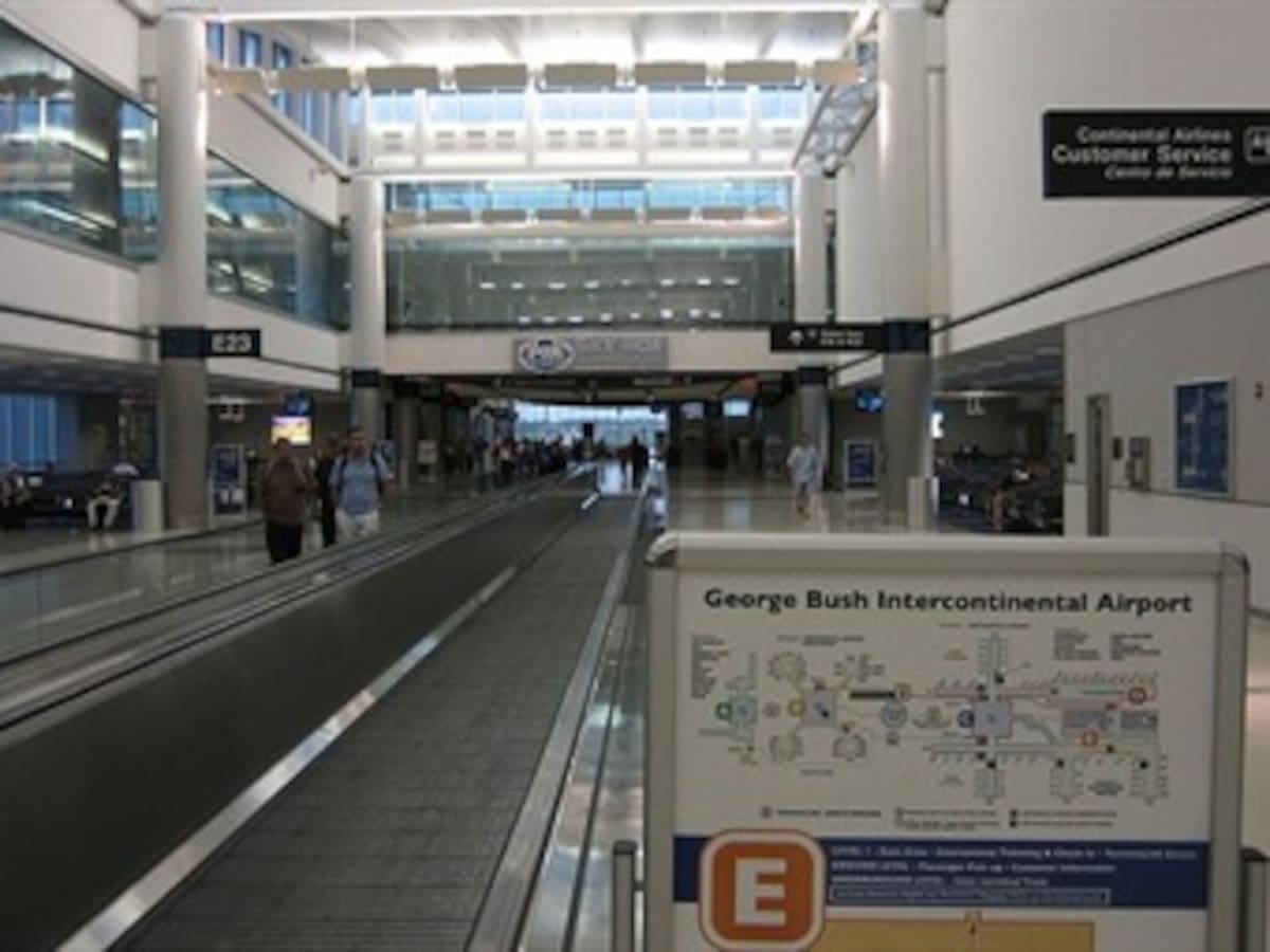 Hombre se suicida en aeropuerto de Houston tras lanzar varios tiros al aire