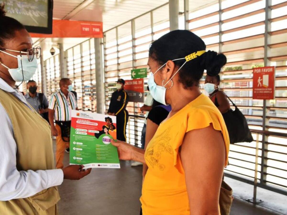 Sensibilización contra violencias de género en estaciones de Transcaribe
