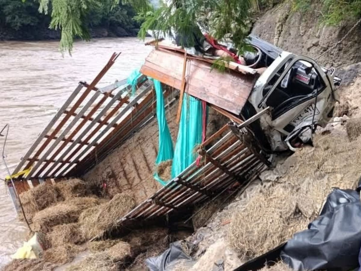 Joven conductor de un camión murió al caer al río Cauca en la vía entre Manizales y Medellín
