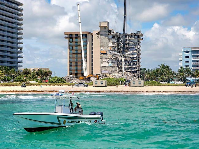 Colapso de la torre Champlain en Miami habría comenzado semanas atrás por fallas en la estructura: Getty Images.
