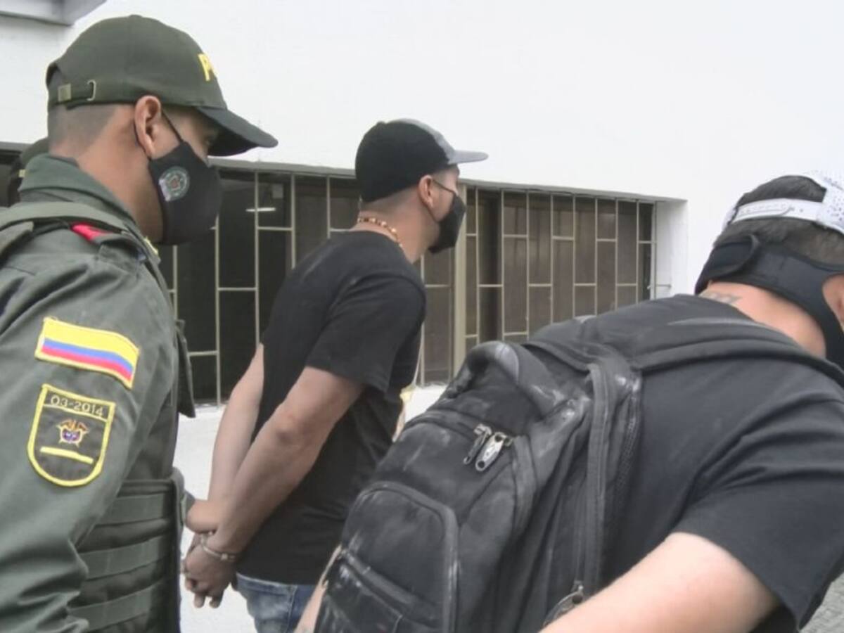 Detenidos tras sustraer elementos de un vehículo en Manizales