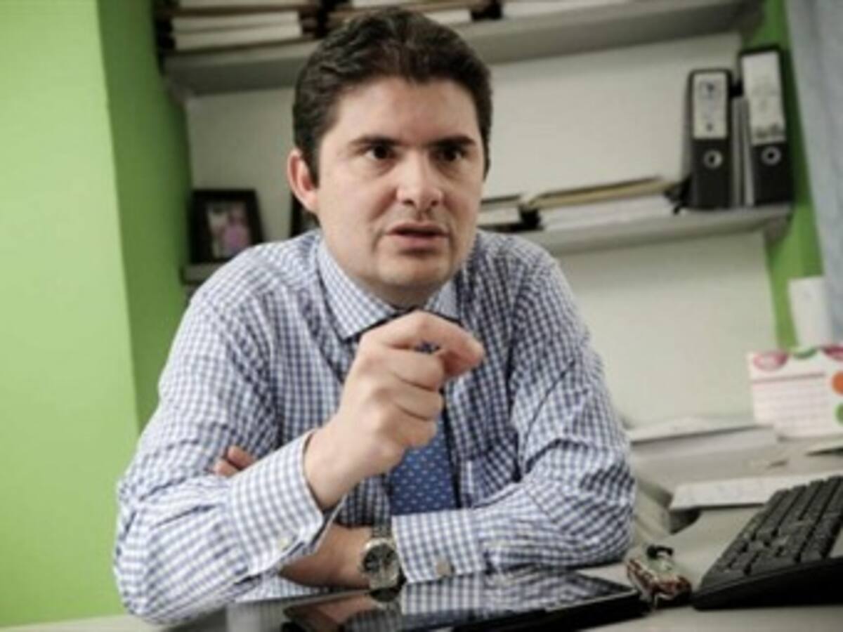 Le acepto el tinto a Petro pero demando el decreto: Minvivienda