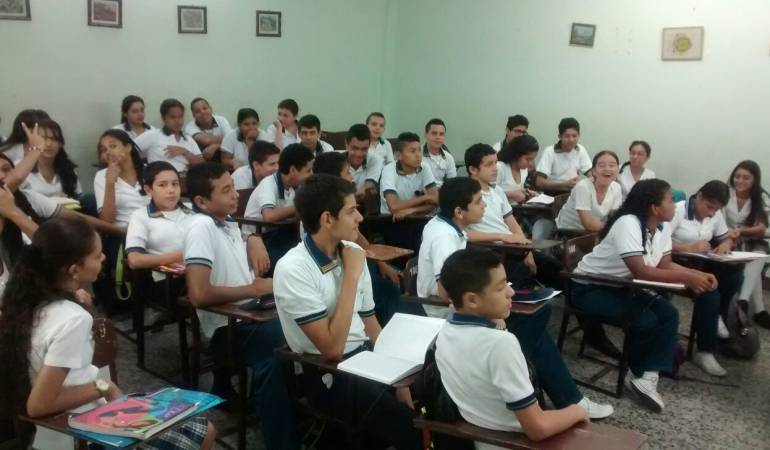 Los estudiantes no podrán ser devueltos de los colegios por no tener uniforme