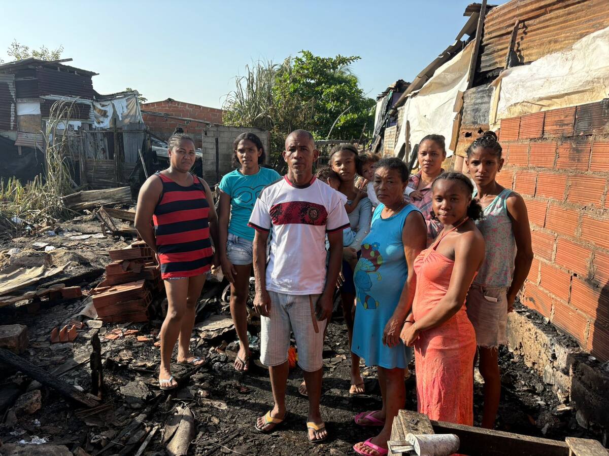 “Cuando llegó la luz todo empezó a quemarse”: afectados de incendio en Olaya piden ayuda