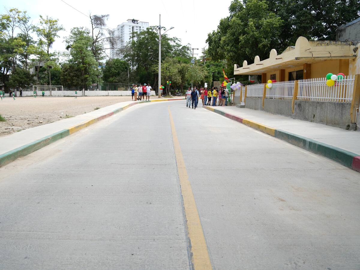 Alcalde Dumek Turbay entregó la Carrera 59F de Los Calamares