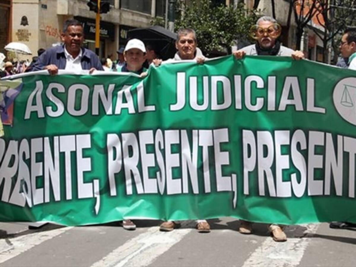 Asonal judicial arremente contra el fiscal Montealegre