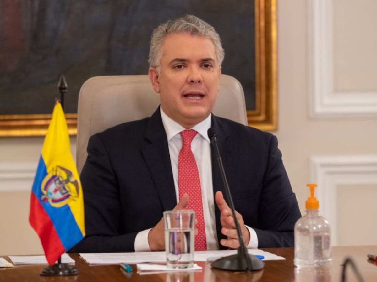 Quienes cometen delitos de lesa humanidad deben dejar la política: Duque