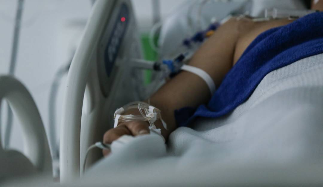 Joven en cuidados intensivos / Colprensa