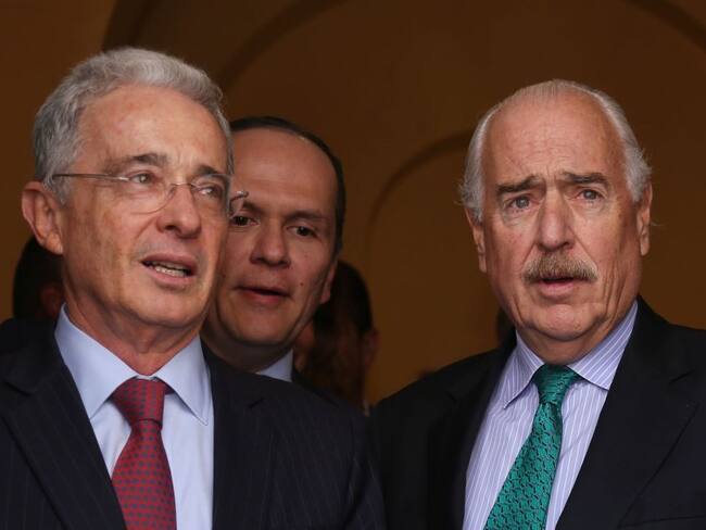 Uribe y Pastrana fueron citados a declarar contra expresidente Santos