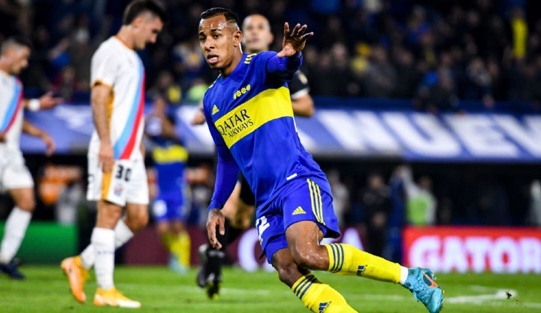 Sebastián Villa en partido con Boca Juniors