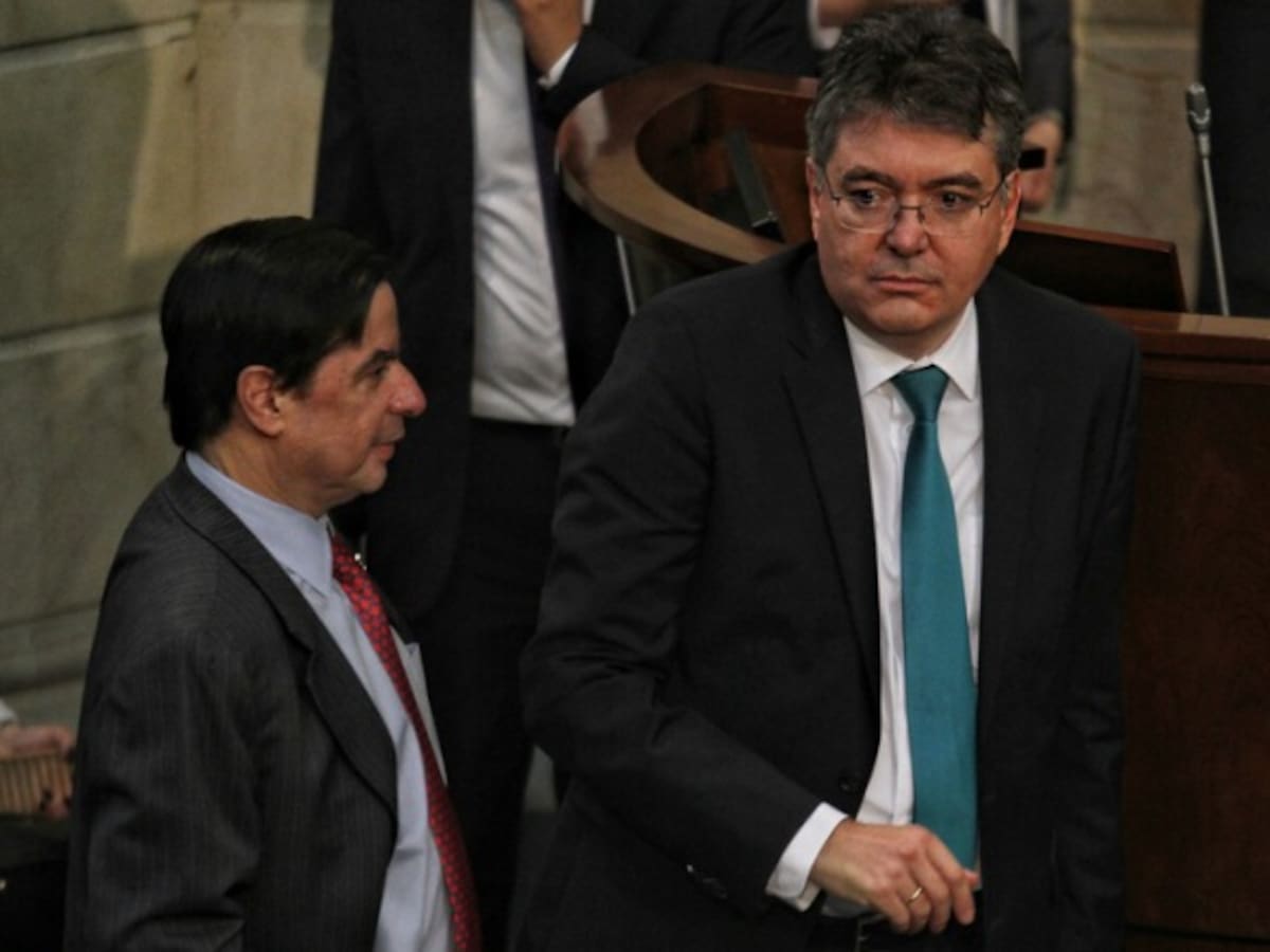 El Polo y Centro Democrático cuestionan venta de Isagen