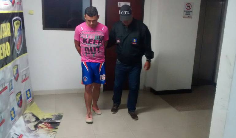 El detenido es solicitado por el Juzgado Octavo Penal de Garantías de Ibagué, Tolima, por el delito desplazamiento forzado agravado.