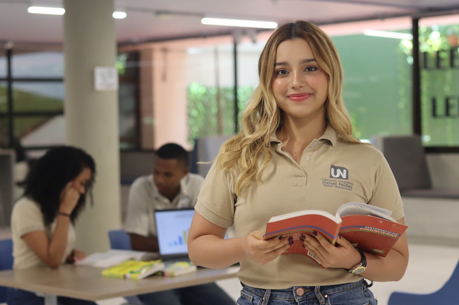 Matricularse en julio en Uninúñez podría llevarte a estrenar una laptop
