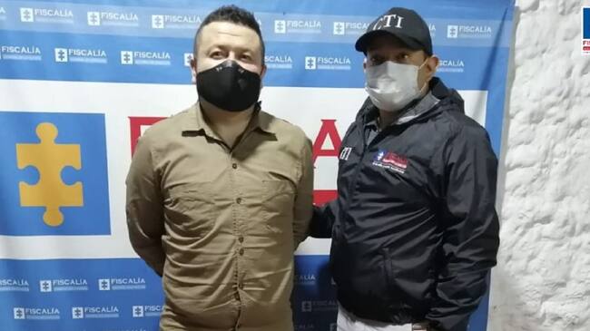 Asegurado Policía que sometió a todo tipo de violencia a su esposa.