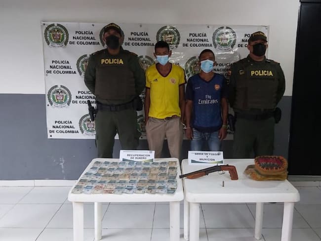 La detención se dio en el municipio de Talaigua Nuevo. Los uniformados les hallaron una escopeta y 135 mil pesos producto del robo