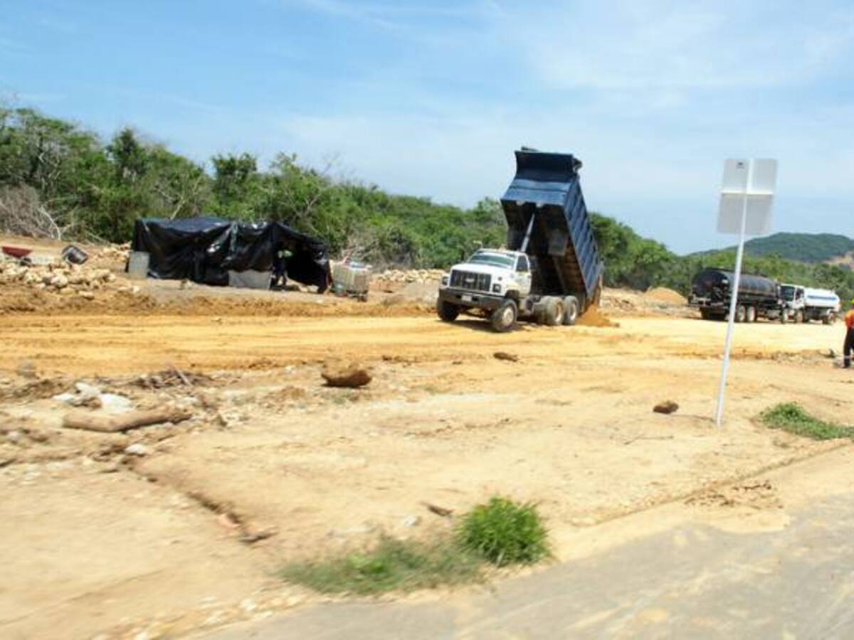 Empresarios de infraestructura alertan por posible parálisis de obras de Invías