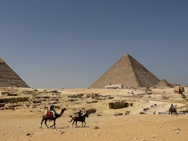 Tres muertos y 11 heridos en una explosión en un bus cerca de las pirámides
