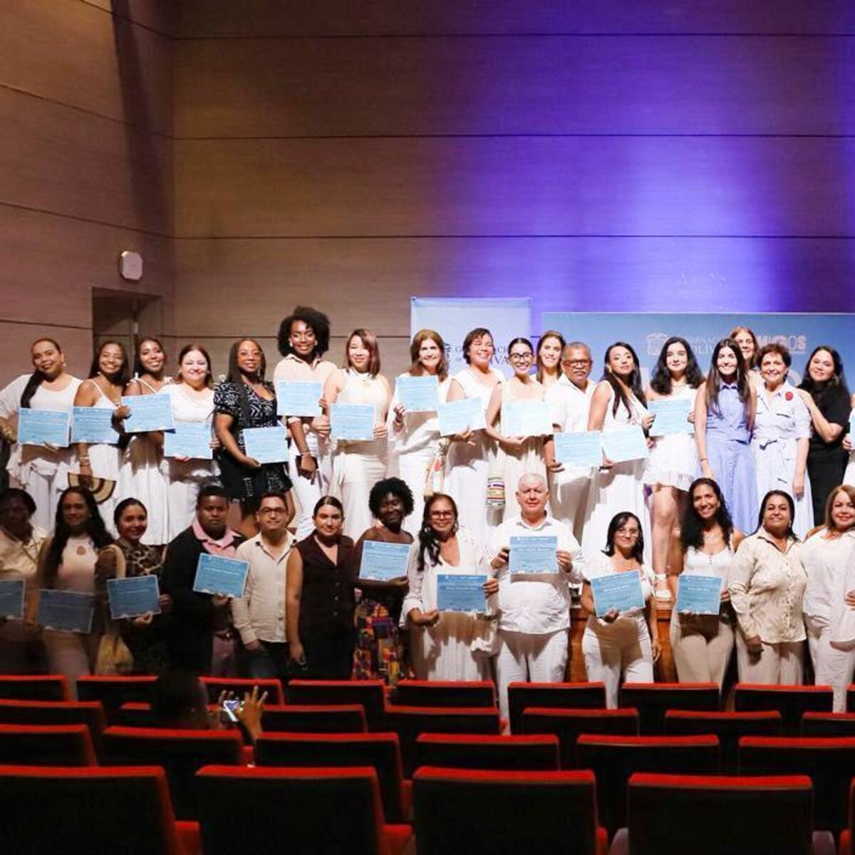 Gobernación de Bolívar graduó a 100 “Amigos del Archivo Histórico”